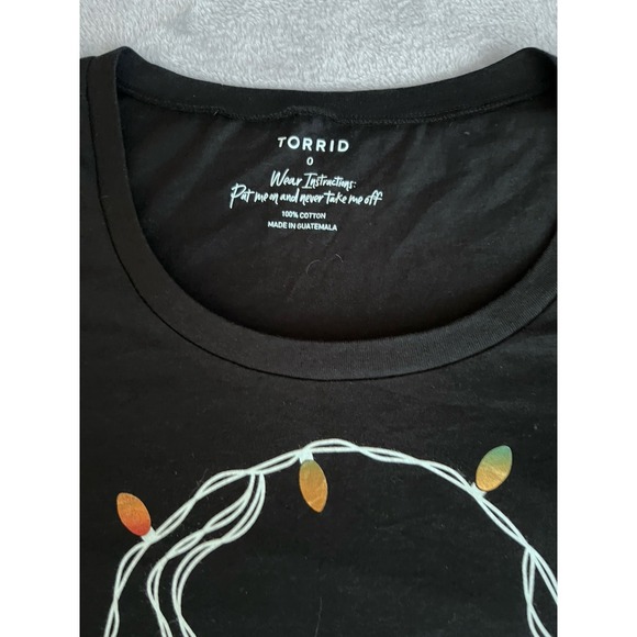 Torrid 0 Skull Christmas Lights Graphic T-Shirt Women's Size 12 Black NWT - Picture 2 of 11